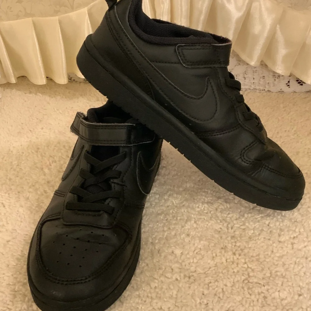 NIKE